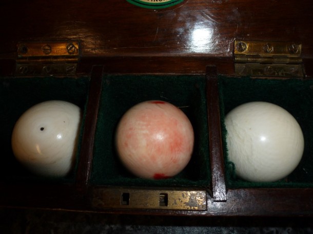 Ivory billiard set of 3 balls